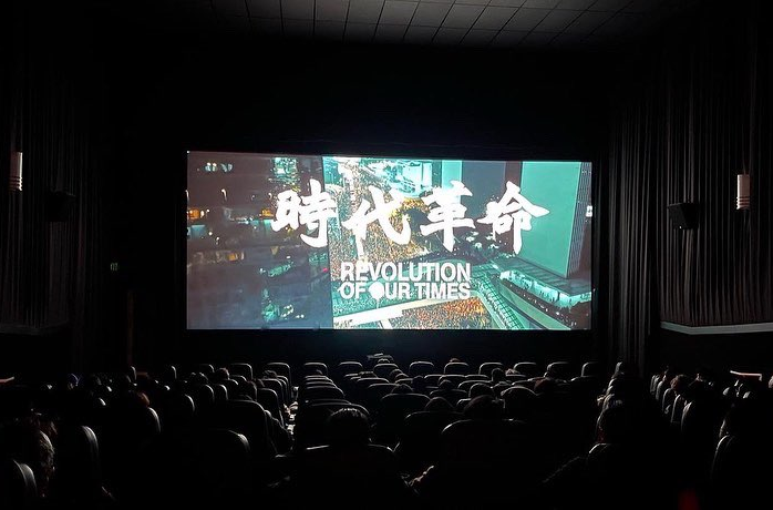 12月10至19日，第58屆金馬獎獲獎紀錄片《時代革命》（Revolution of Our Times）在洛杉磯荷里活的影院內公映。（HKFLA提供）