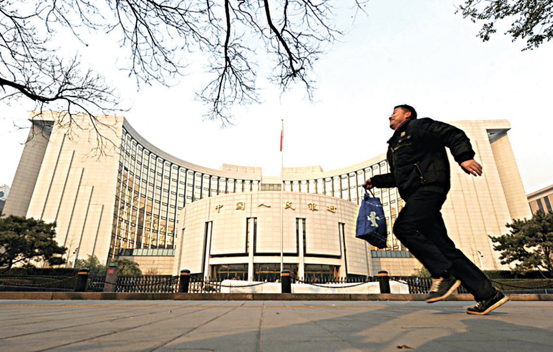 中共不容央行獨立性，人行特殊地位正在消失。圖為中國人民銀行在北京的總部。（Liu Jin/AFP/Getty Images）
