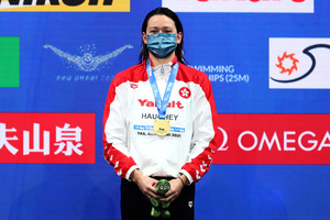 短池世錦賽何詩蓓奪2金1銅兼破世界紀錄 獲選賽事最佳女泳手