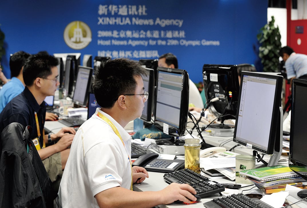 新華社社長面臨換人，顯示中共文宣系統成為習陣營又一重點清洗目標。圖為2008年8月6日，新華社的記者在北京主要新聞中心辦公室工作。（AFP）