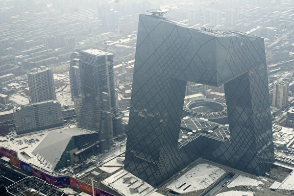 中國的「風水點評網」將央視大樓作為反面教材的典型。（STR/AFP/Getty Images）