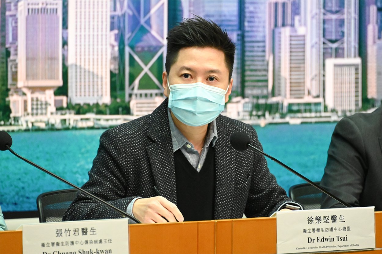 衞生防護中心總監徐樂堅表示，有染疫機組人員曾到社區，爆發第五波疫情的風險高。（郭威利／大紀元）