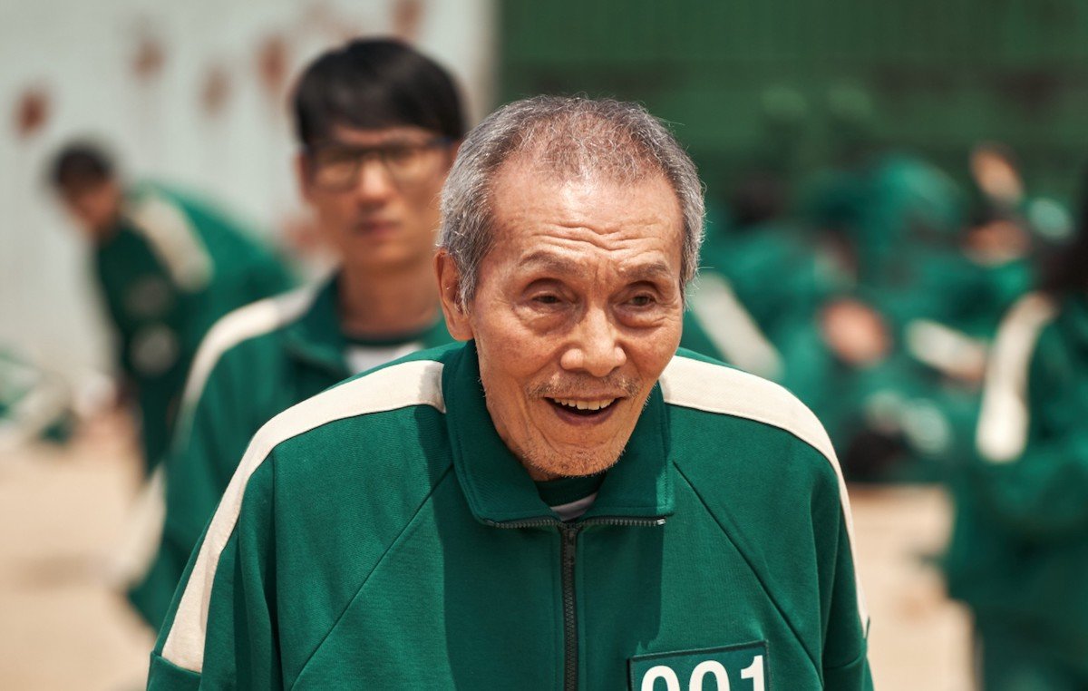 南韓76歲藝人吳永洙贏得第79屆金球獎最佳男配角獎。（Netflix劇照）