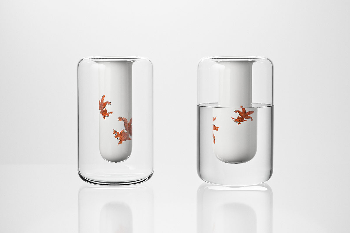 粵東磁廠、同興玻璃與Afterwork合作推出3款結合陶瓷與玻璃的特色產品。圖為「池中花」花瓶。（公關提供）
