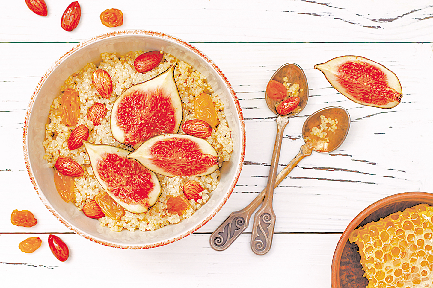 用莧米和藜麥製成的早餐粥。(圖／Shutterstock)