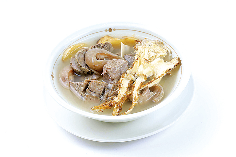 生薑當歸羊肉湯是冬天的養生佳餚。（江柏逸／大紀元）