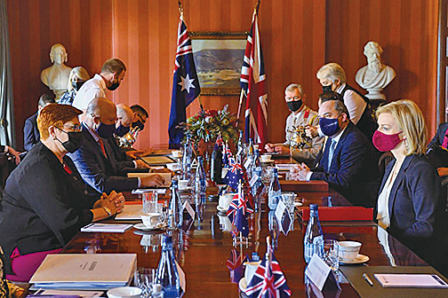 英國外相卓慧思（右）日前出席澳洲的磋商會。（Getty Images）