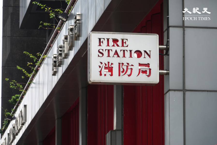 觀塘創紀之城廣告牌起火 36歲工人手受傷
