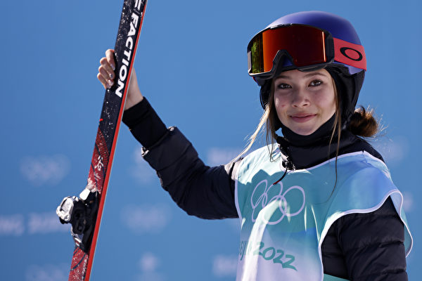 2022年2月8日，谷愛凌（Gu Ailing Eileen）在奧運期間於張家口舉行的女子自由滑雪大跳台錦標賽中贏得金牌。（Christophe Pallot/Agence Zoom/Getty Images）