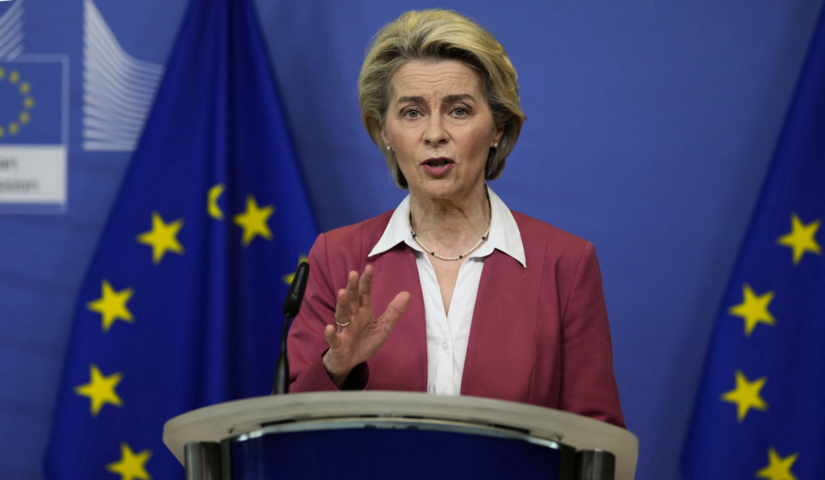 2022年2月8日，歐盟委員會主席馮德萊恩在布魯塞爾歐盟總部舉行的《歐洲晶片法案》媒體會議上發表講話。（Virginia Mayo/POOL/AFP）