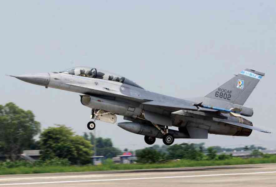 F-16 vs蘇-27 誰的機動性更好？