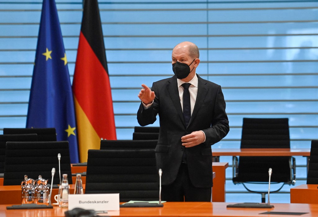 德國總理朔爾茨今天（24日）形容俄羅斯在烏克蘭的軍事行動「赤裸裸違反」國際法，這是歐洲「黑暗的一天」。（JOHN MACDOUGALL / POOL / AFP）