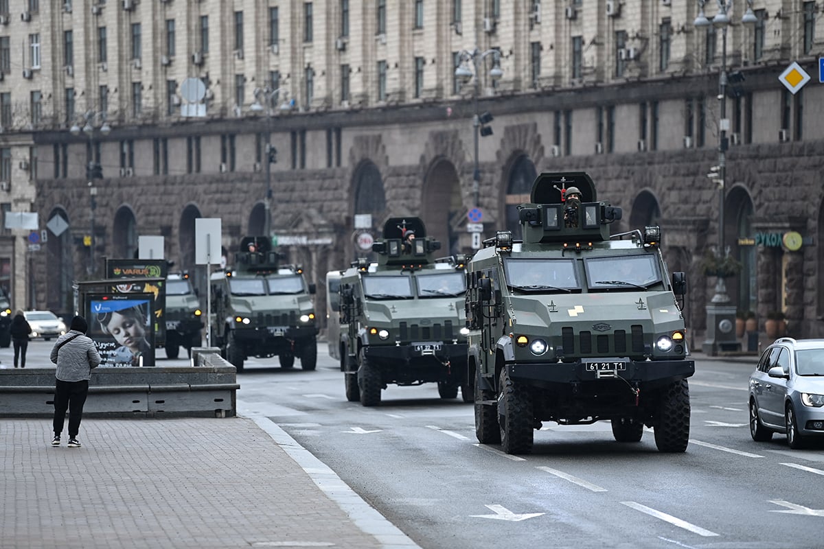 烏克蘭軍方於基輔駐兵。（DANIEL LEAL / AFP）