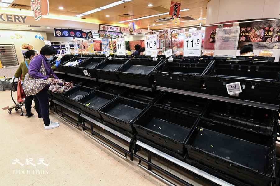 港府拖延公布「禁足」詳情 市民排1.5小時入超市繼續搶購