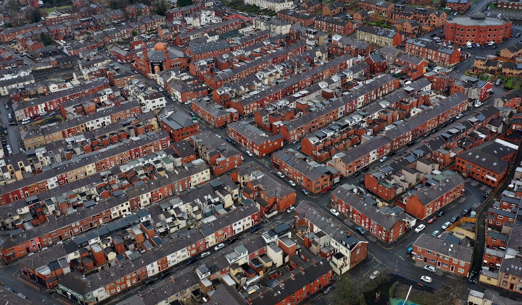 全英房屋貸款協會今（3月2日）公布2月份英國平均樓價為26.0萬英鎊，按年升12.6%。（Paul ELLIS / AFP）