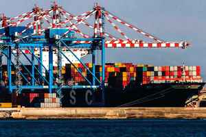 暫停俄羅斯貨運業務 世界三大貨櫃公司配合制裁