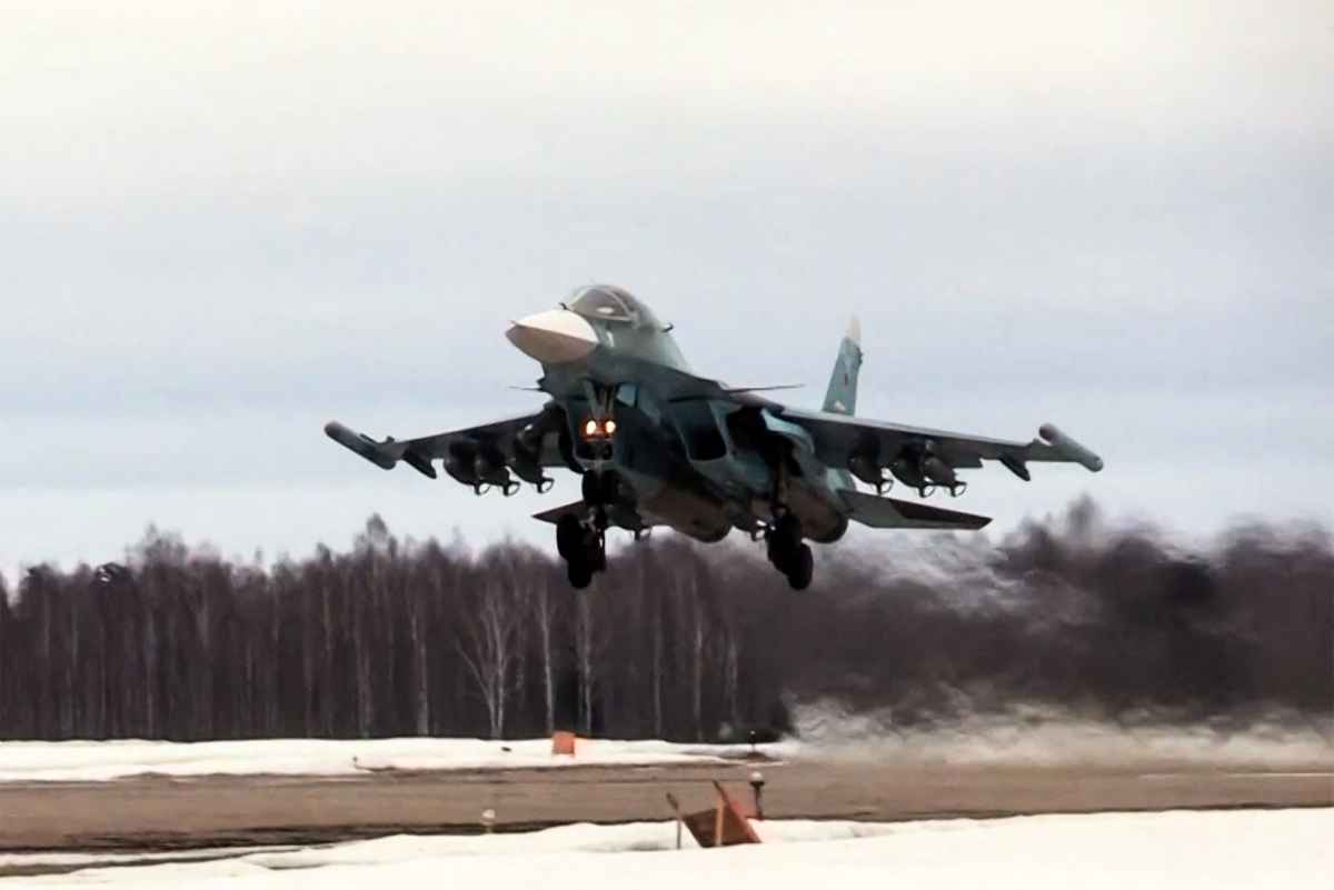 2022年3 月 5 日，在俄烏戰爭中，俄羅斯王牌飛行員克拉斯諾魯切夫少校駕駛的蘇-34攻擊機被擊落。圖為一架正在升空的蘇-34戰鬥機。（俄羅斯國防部/AFP）