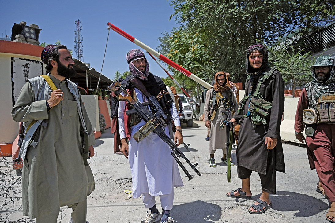 9.11恐怖襲擊發生後，聯合國對塔利班政權進行制裁時，中共不光投棄權票，仍派出軍事人員幫助塔利班政權。圖為塔利班武裝份子。(WAKIL KOHSAR/AFP via Getty Images)
