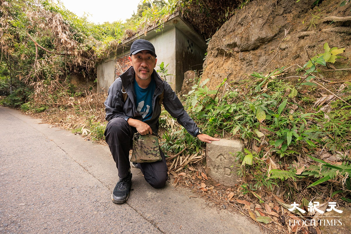 「香港行跡」創辦人之一的James是山藝教練，熱衷於尋覓不同的界石，軍部界石是他研究的一大方向。（陳仲明／大紀元）