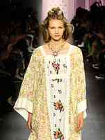 避開顯老地雷 小配飾點綴出高質感春夏色彩