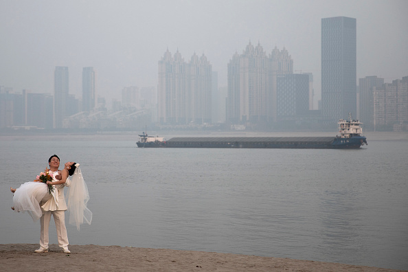 中國結婚登記人數創新低 人口與經濟問題成主因