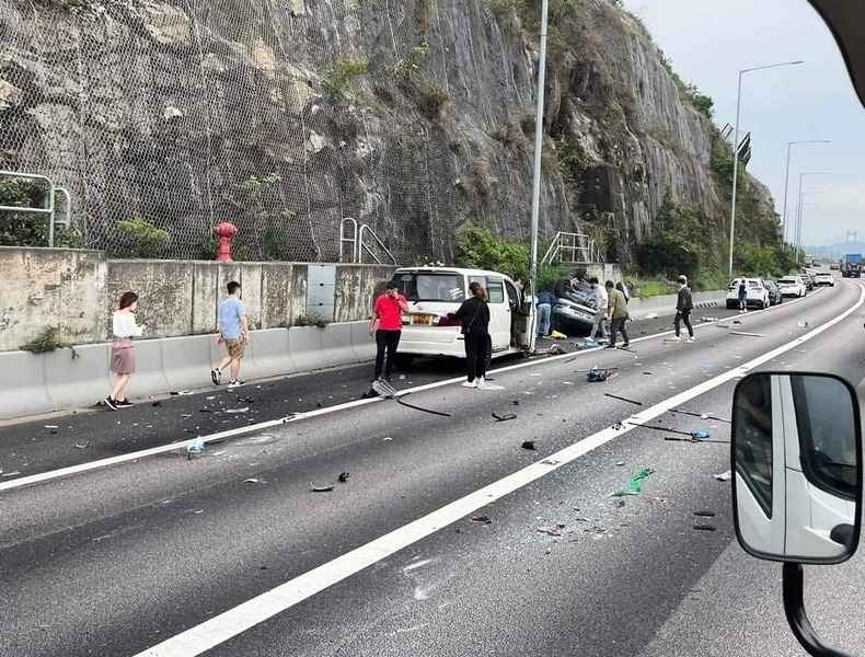 七人車屯門公路高速穿插駕駛 無辜私家車被猛撞凌空打10個筋斗（影片）