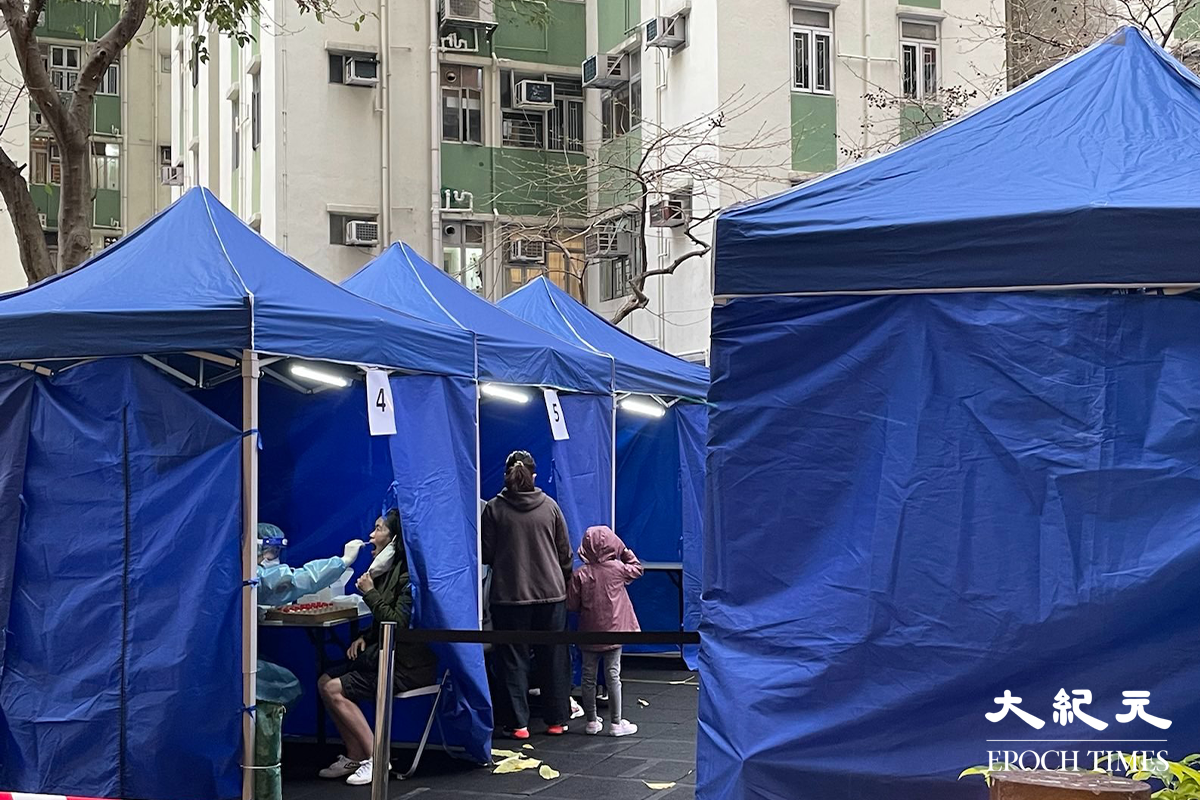 麗晶花園第五座及第六座之檢測帳篷。（卓相如／大紀元）