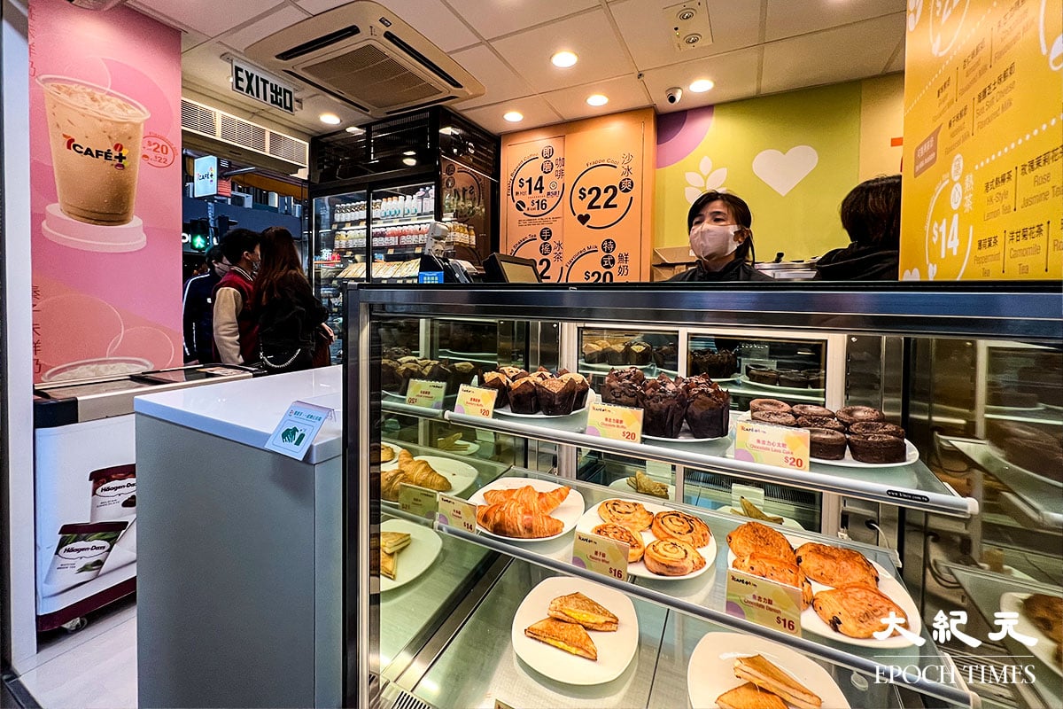 7CAFÉ+概念店以外賣精品咖啡店模式經營，提供7CAFÉ即磨咖啡、手搖飲品、西式糕點餅食等產品。（陳仲明／大紀元）