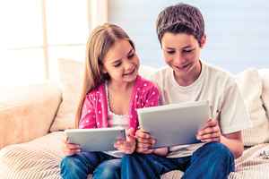 上網玩遊戲、滑手機  網路成癮孩子怎讀書？——「現代環境對孩子造成的干擾」 