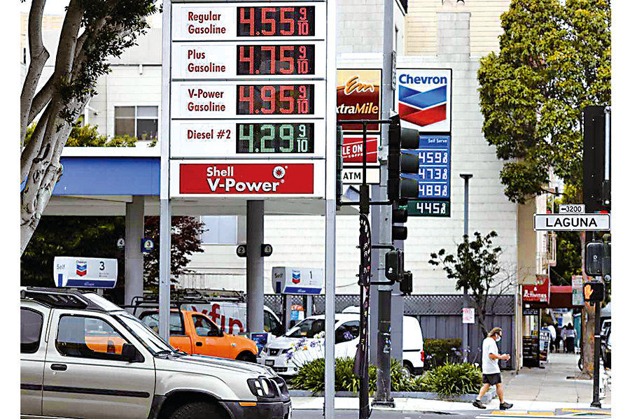 俄烏戰爭導致能源價格飆升。3月能源價格環比上漲11%，為2005年以來最大漲幅。圖為美國一間加油站。（Justin Sullivan/Getty Images）