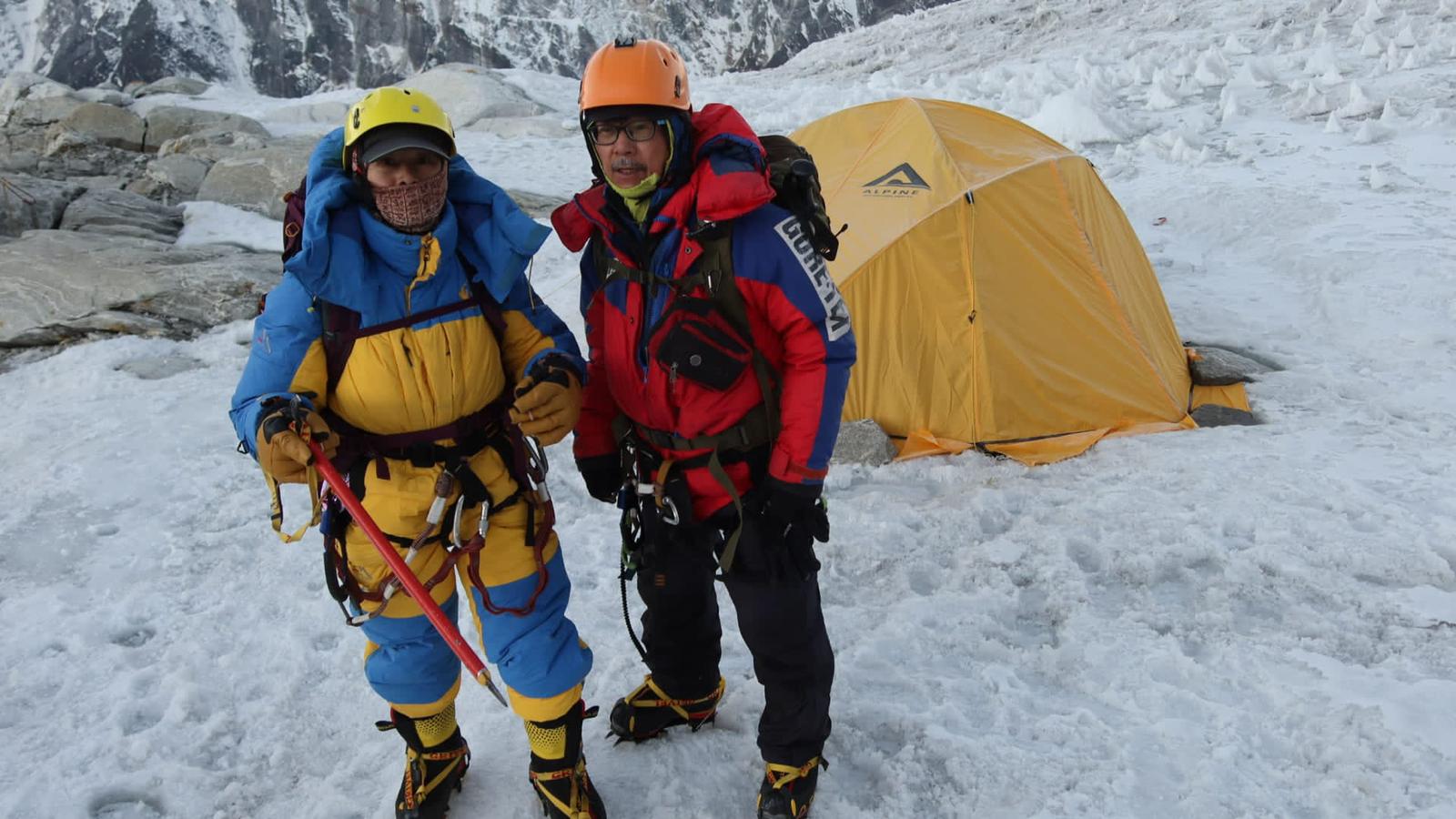 攀山教練夫婦黃炎良與何淑珠有望成為第一對登上世界最高峰的香港夫婦。（受訪者提供）