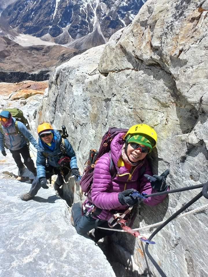 黃師母認為在香港的攀山訓練加強了心肺功能，對尼泊爾的低氧狀態下攀山有幫助。（受訪者提供）