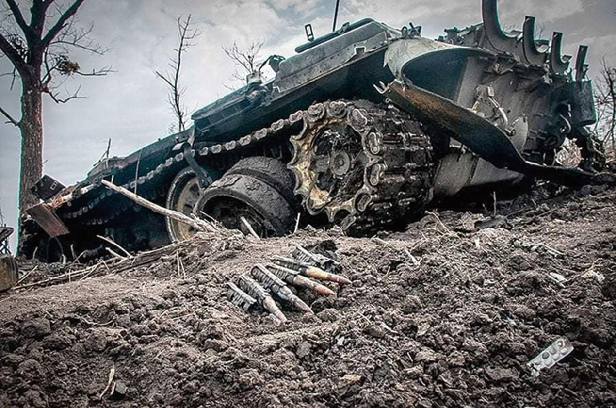 4月27日，烏克蘭國防部公布了俄軍被擊毀的裝甲車。（烏克蘭國防部）