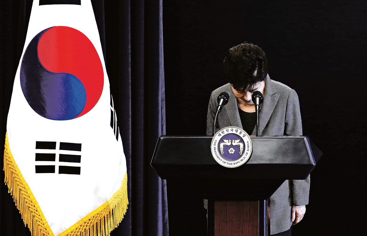 南韓總統朴槿惠周二（29日）首度表示「去留由國會決定」，並第三度道歉。（Getty Images） 
