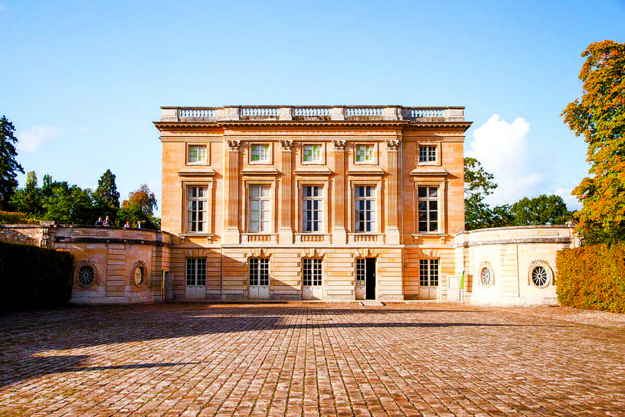 凡爾賽宮花園裏的小城堡：小特里亞農宮 遠離王室宮廷的花園宮殿