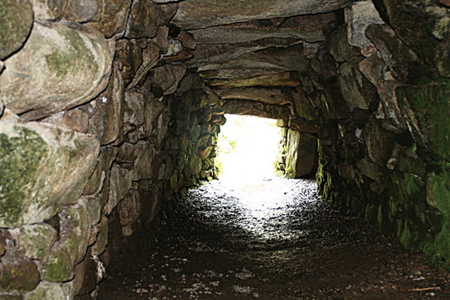 史前洞穴跨越數千年  建造原因仍是謎