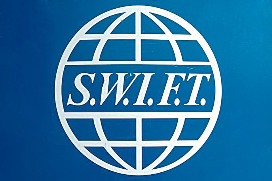 2022年4月16日，中共央行原行長周小川稱，人民幣跨境支付系統（CIPS）替代SWIFT系統是有可能的。專業人士認為，中共在為應對歐美國家的制裁做準備。（Jacques Collet/Belga/AFP）
