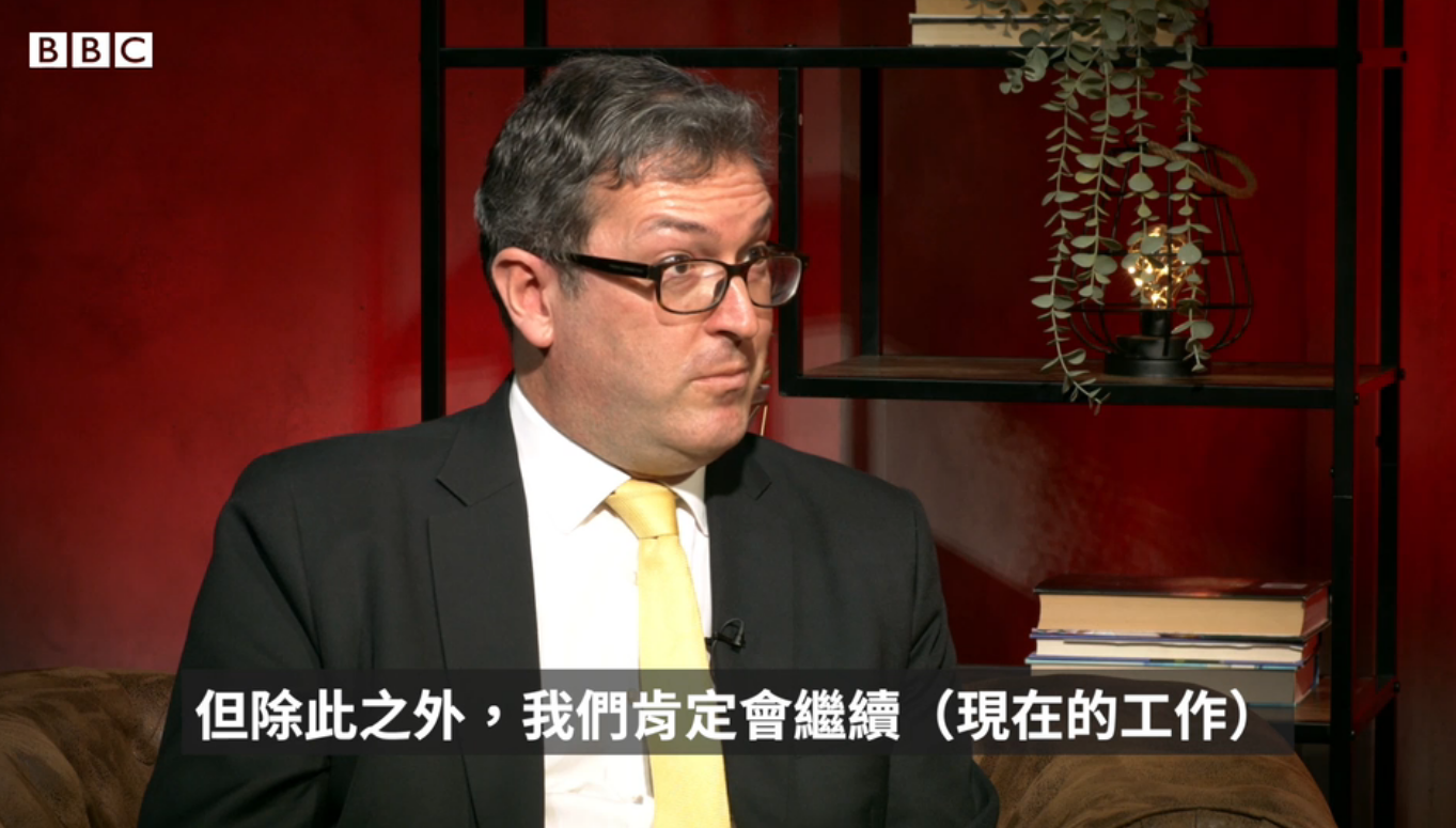 「香港監察」行政總監羅傑斯（Benedict Rogers）近日在接受英國廣播公司（BBC）專訪時表示，以後進入任何與香港或大陸有引渡協議的國家時需要多加注意，但肯定會繼續為香港發聲。（BBC專訪截圖）