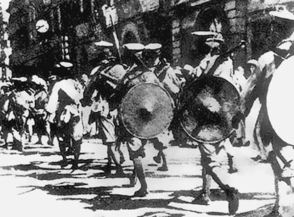 1927年北伐時期國民革命軍接管位於漢口的英國租界。