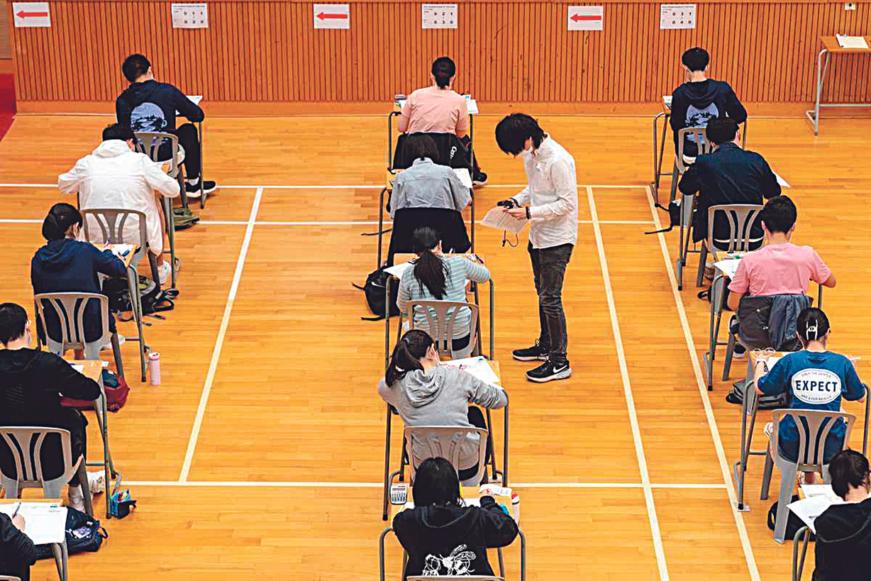 今年香港中學文憑考試（DSE）歷史科卷一不設任何中國史題目，為2012年DSE開辦以來的首次。圖為2021年DSE試場。 （考評局提供）