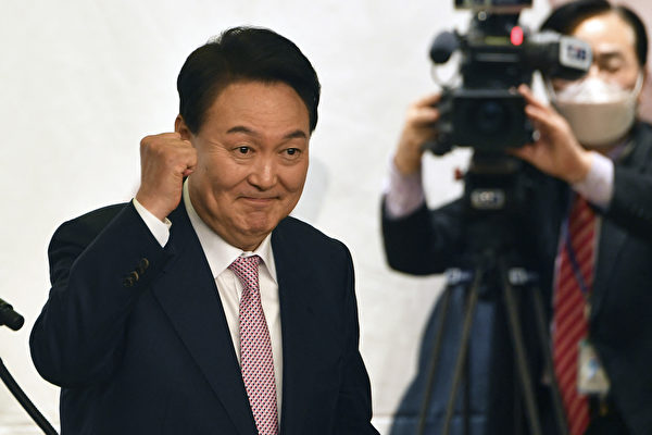 韓國總統尹錫悅6月10日確定將出席6月末在西班牙馬德里舉行的北約峰會。圖為2022年3月10日尹錫悅就任當天於首爾舉行首次記者會場景。（Song Kyung-Seok / AFP）