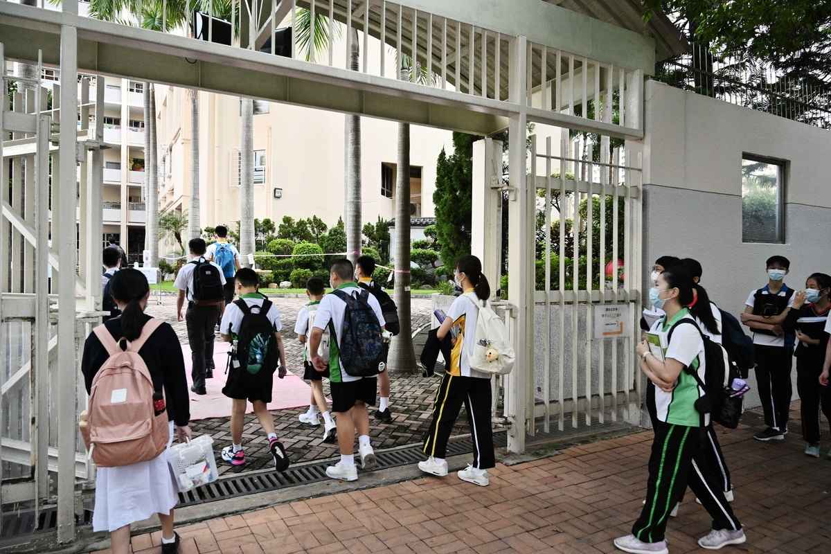 2021-2022學年英國政府收到8500宗香港中小學生入讀申請。資料圖片。（政府新聞處）