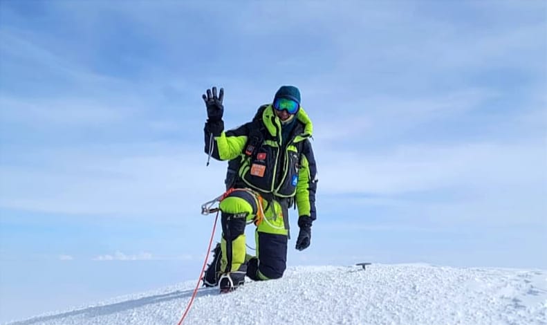 攀山專家John第四次登上北美最高峰。（受訪者提供）