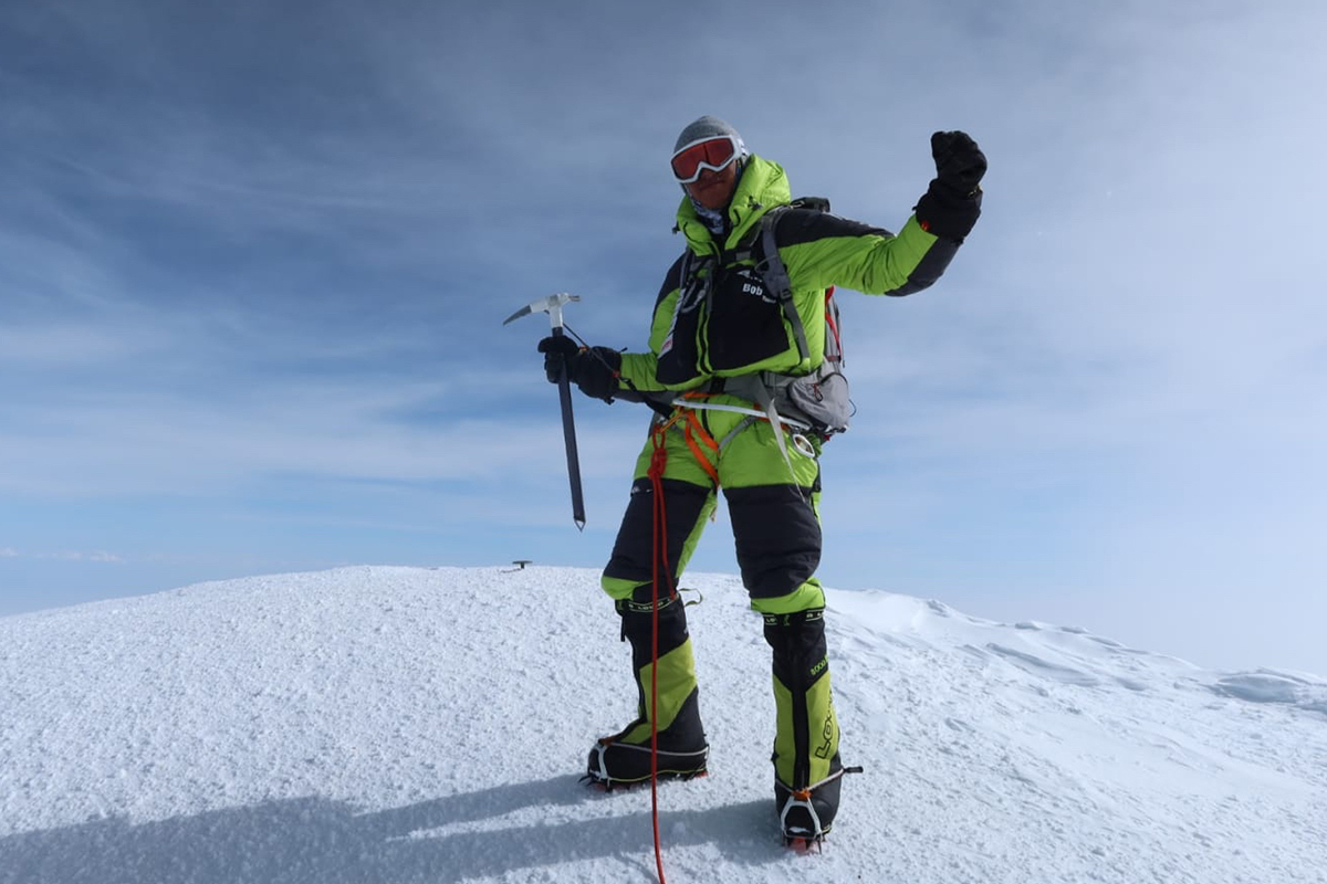 18歲的曾朗傑至今已登上七大洲的六座最高峰，今年6月12日完成北美最高峰迪納利峰挑戰。（受訪者提供）