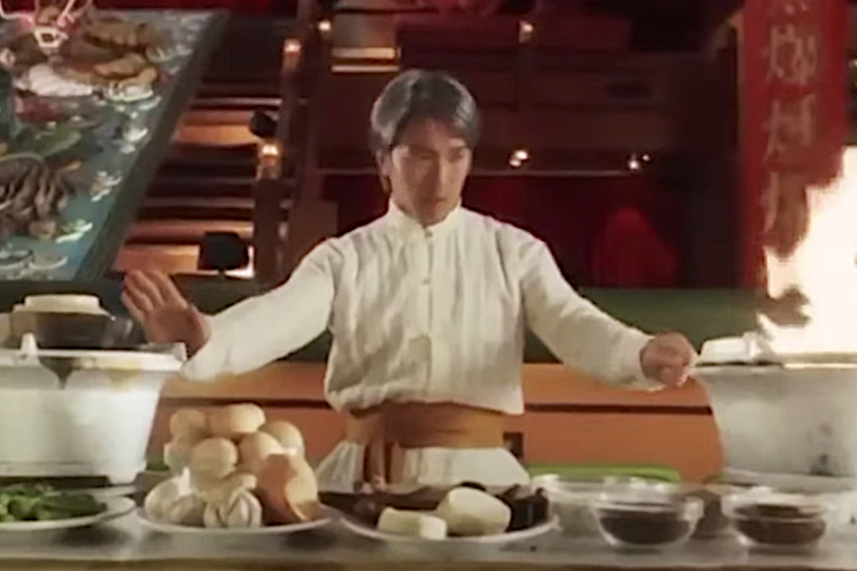 周星馳主演的《食神》曾經在珍寶海鮮舫取景拍攝。（電影畫面截圖）