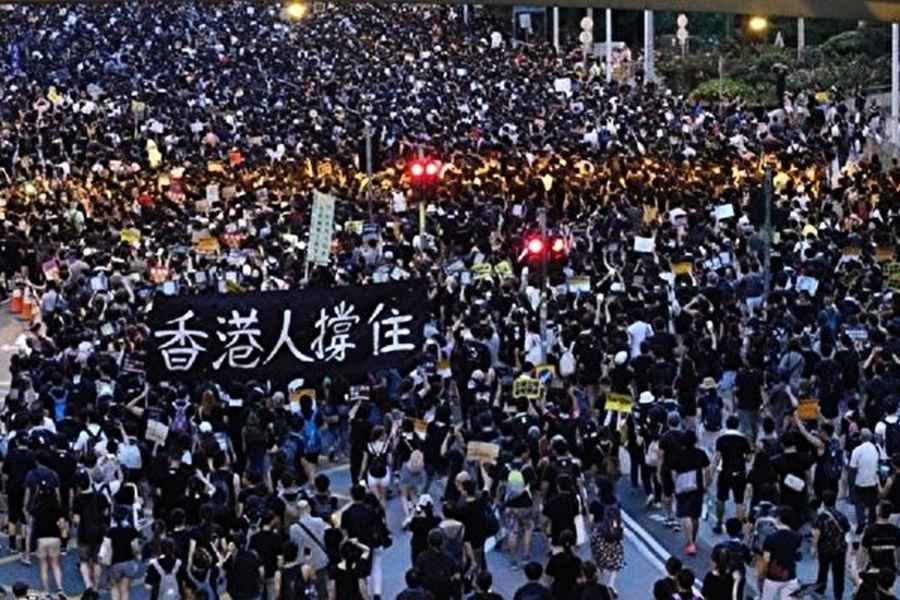 「我是香港人」認同創五年新低 鍾劍華：港人不堪與當權者定義的香港人為伍