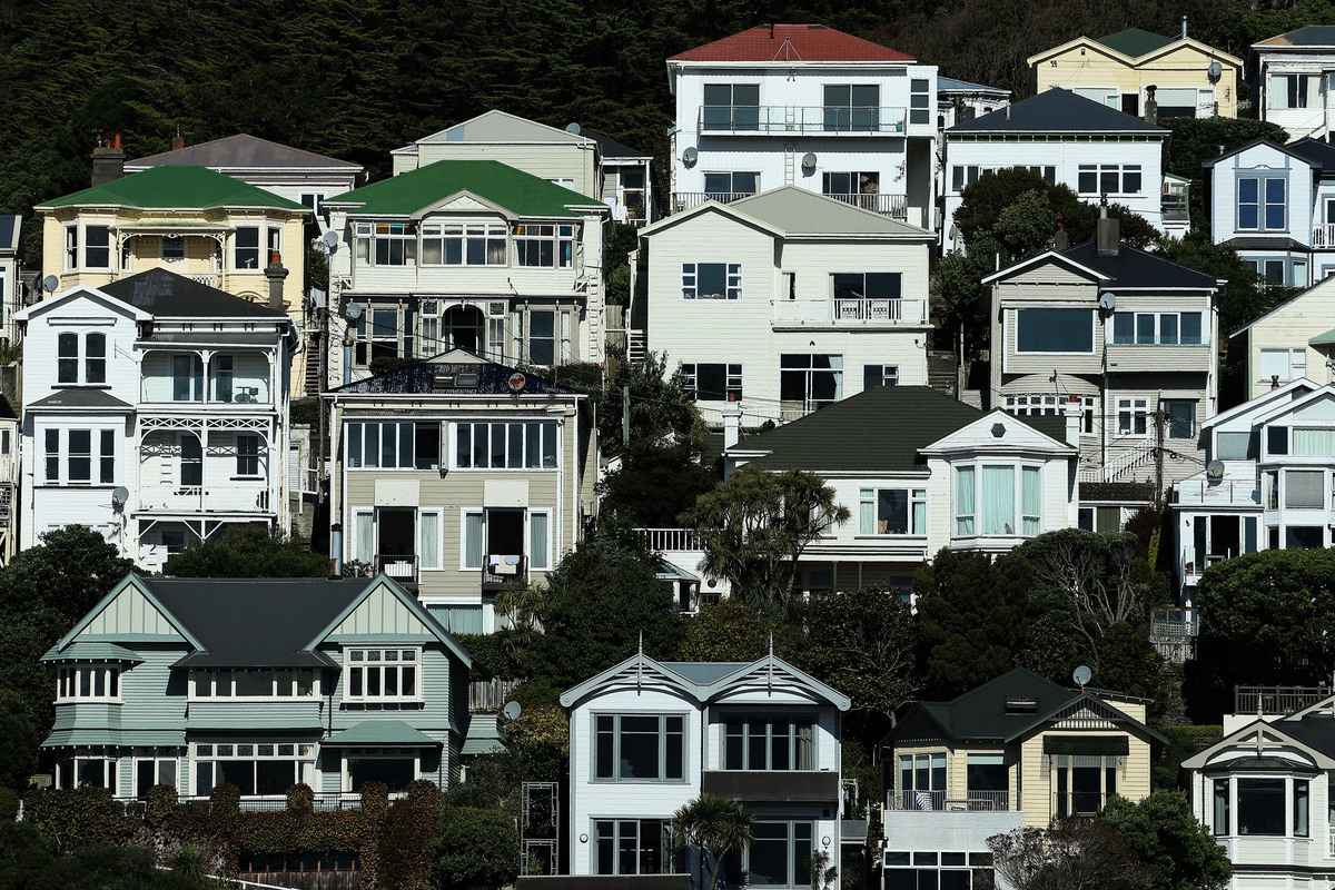 紐西蘭、捷克共和國、澳洲和加拿大等國是世界上泡沫最大的房地產市場之一，特別容易受到價格下跌的影響。(Matt Cardy/Getty Images)