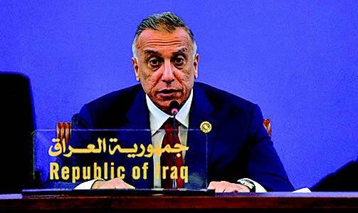2021年8月28日，伊拉克總理哈德米在巴格達會議上發言。 （AFP）
