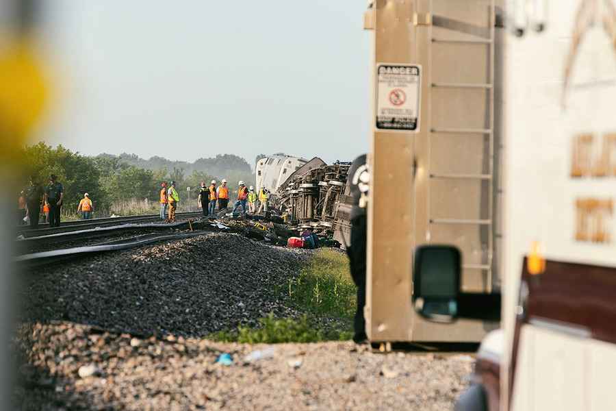 美鐵列車密州發生撞車脫軌 3死逾50人傷