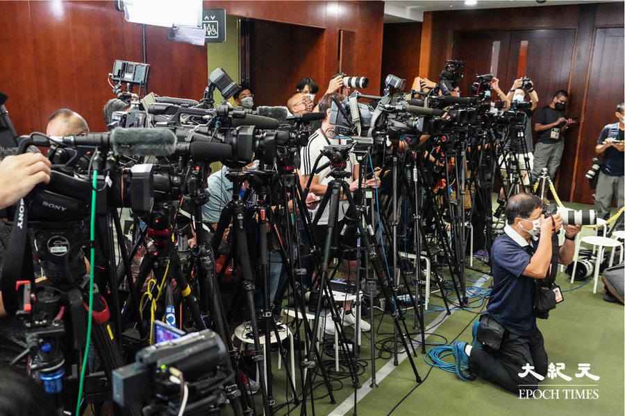 特區半．途｜多間傳媒記者被取消七一慶典採訪資格 新聞行政人員協會：安排極混亂 深感遺憾